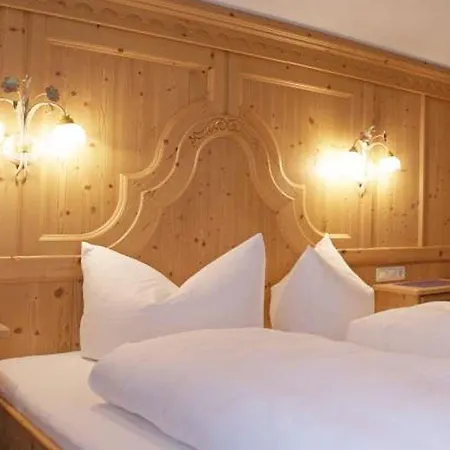 思博帕特加尼马劳酒店